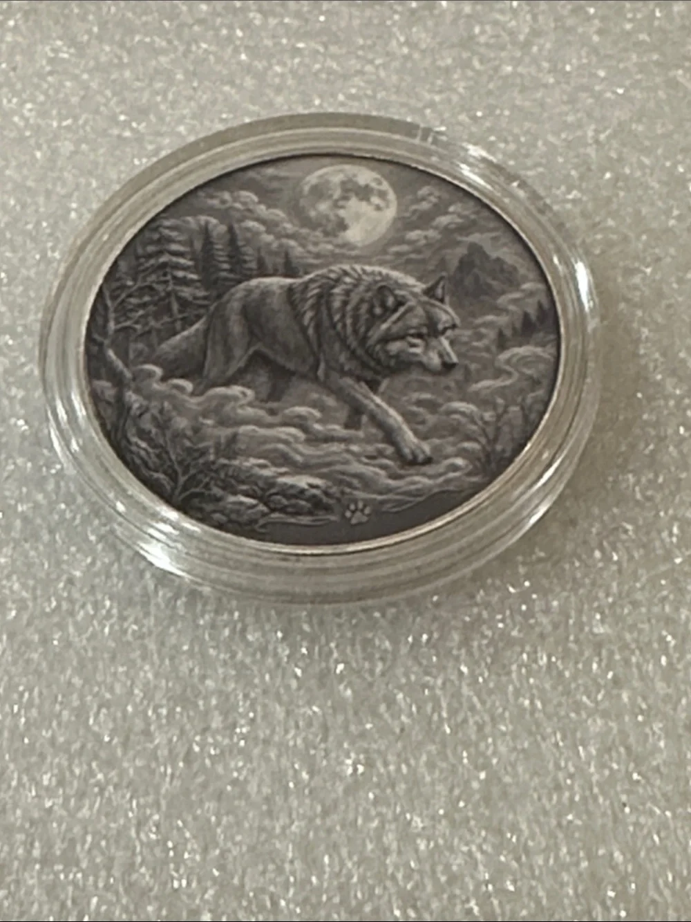 Silver Tone Wolf Collectible Coin / Round Art Piece